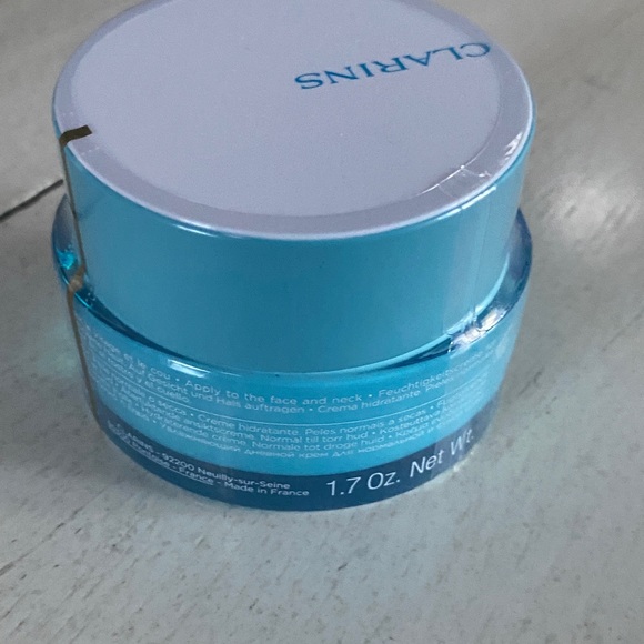 Clarins Hydra-Essentiel Silky Cream. - Picture 3 of 3